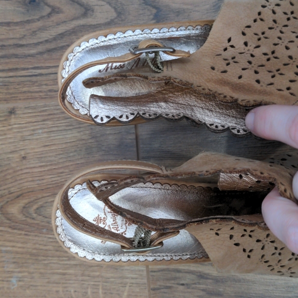 Miss Albright *Anthropologie* Peep Toe Block Heel Sandal Size 9 Tan - Picture 6 of 11